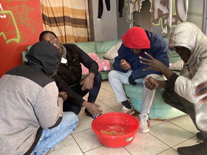 “Here, it’s poverty”: in Valdegour, around a hundred young isolated migrants live in an unsanitary squat