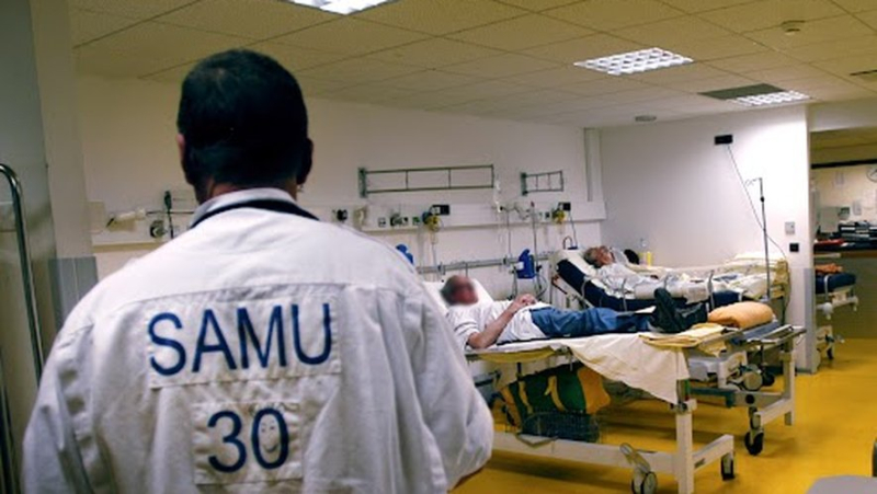 “Three hours without radio or scanner”: in the Nîmes emergency room, a man remains on a mattress on the floor before being sent home