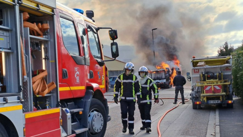 The sweeper catches fire in the middle of the street near a school in Vauvert, around ten firefighters mobilized