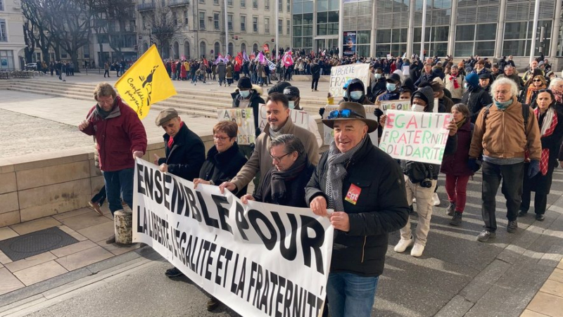 In Nîmes, nearly 800 people responded to the march for freedom, equality, fraternity and against the immigration law