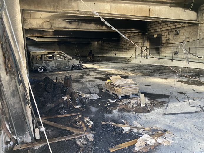 Colère des agriculteurs : l'incendie du bureau des douanes à Nîmes a causé des dégâts considérables, le préfet Bonet sur place