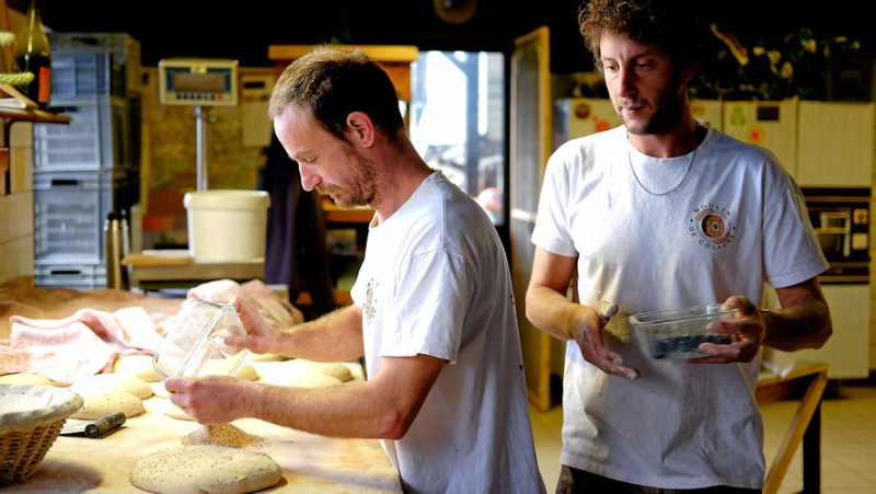 In the hamlet of Fonbine, Abel and Sébastien have been perpetuating the baking tradition since 2020