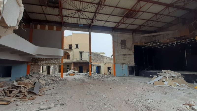 Agde: the destruction of the village hall has begun