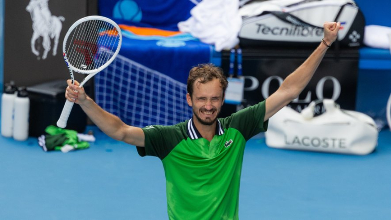 Australian Open 2024: Daniil Medvedev in the semi-finals, battling five sets against Hurkacz
