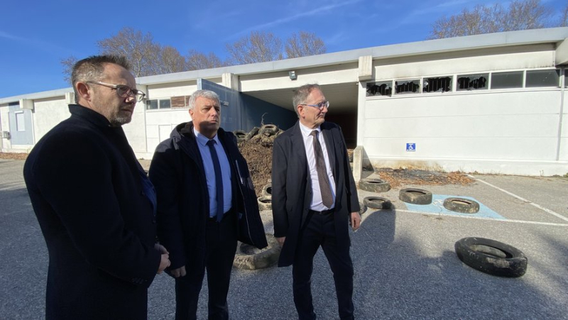 Colère des agriculteurs : l'incendie du bureau des douanes à Nîmes a causé des dégâts considérables, le préfet Bonet sur place