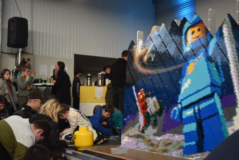 In Saint-Privat-des-Vieux, around a hundred visitors flocked to the world of small bricks