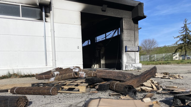 Colère des agriculteurs : l'incendie du bureau des douanes à Nîmes a causé des dégâts considérables, le préfet Bonet sur place