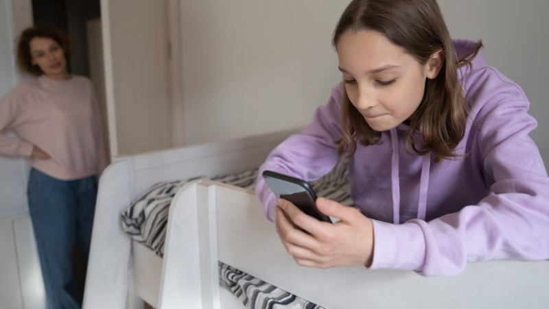 What are these features that allow young people to manage their screen time on social networks ?
