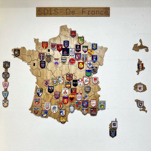 L'appel des pompiers de Saint-Chély-d'Apcher pour compléter leur carte de France des écussons
