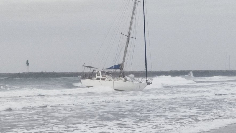 Un voilier de 12 m s'échoue au petit matin sur la plage de Marseillan