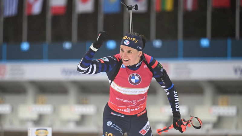 Biathlon Worlds: Julia Simon makes biathlon history with a third gold medal, her 5th world