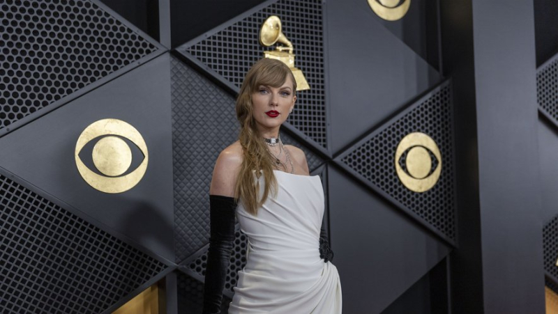 Aux Grammy Awards, Taylor Swift remporte le prix de l'album de l'année pour la quatrième fois, un record
