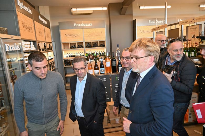 Minister of Agriculture Marc Fesneau meets the wine world in Cournonsec