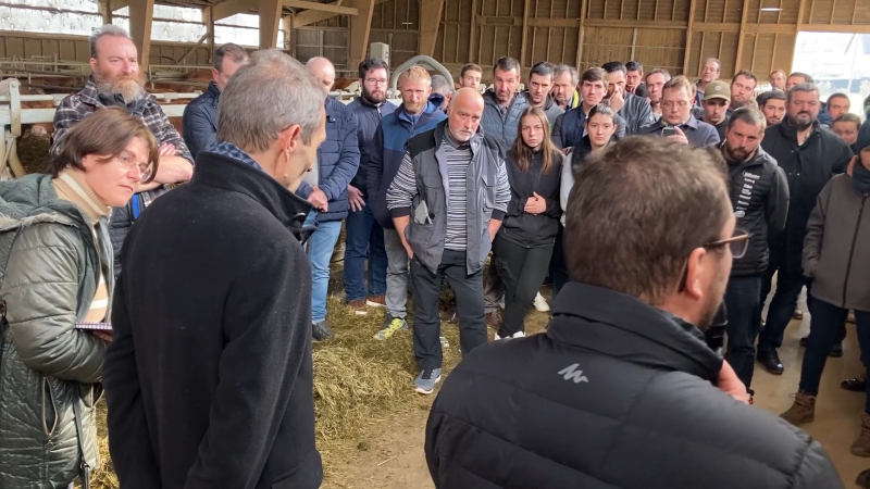 The prefect of Lozère came to the stable to talk about the progress of farmers&#39; demands