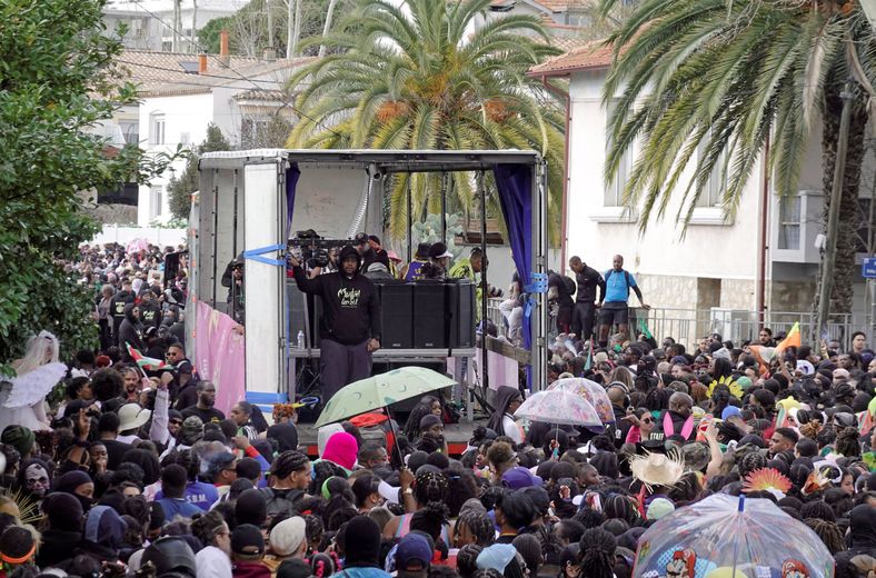 C'est parti pour le chaud ! Des milliers de carnavaliers ont envahi le quartier du Mas Drevon pour le Montpel'Carnival