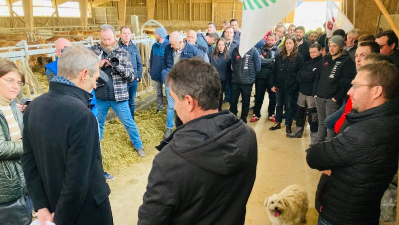 The prefect of Lozère came to the stable to talk about the progress of farmers&#39; demands