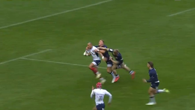 VIDEO. 6 Nations Tournament: when the Scotsman Duhan van der Merwe tackles Gaël Fickou very high who was trying out for the French XV