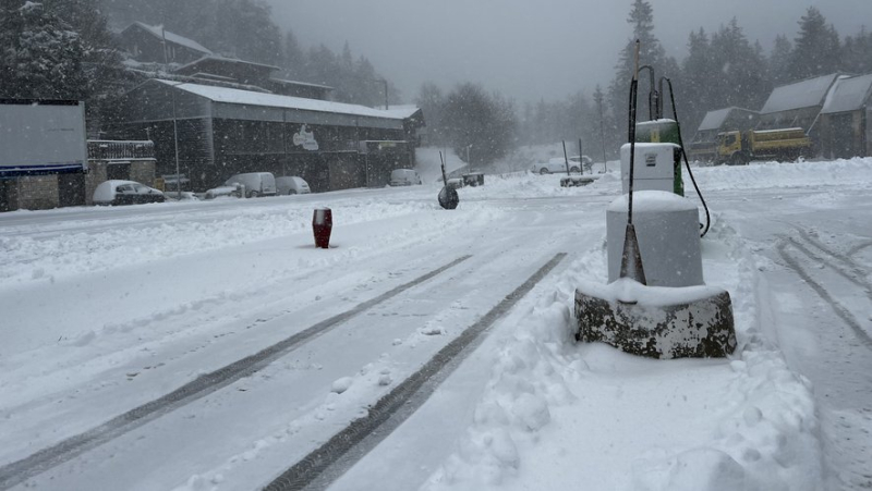 La neige a refait son apparition dans le Gard : déjà quinze centimètres sur l'Espérou