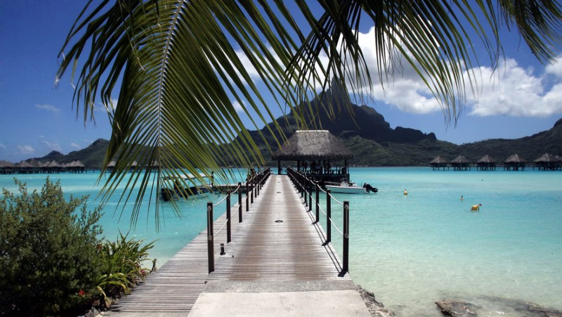 Jet privé, hôtel cinq étoiles à Bora Bora... le voyage d'influenceurs organisé par la marque de maquillage Tarte fait polémique