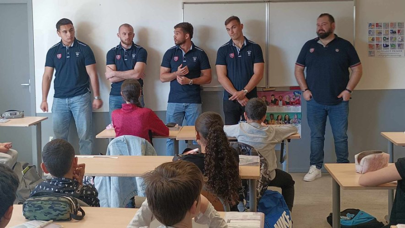 ASBH players meeting college students in La Devèze