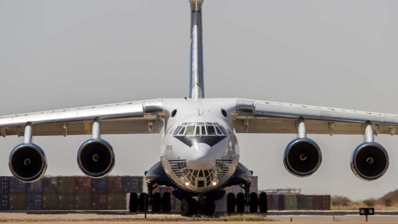 VIDEO. Crash of a Russian military plane: on fire, an Ilyushin Il-76 crashes with 15 people on board near Moscow