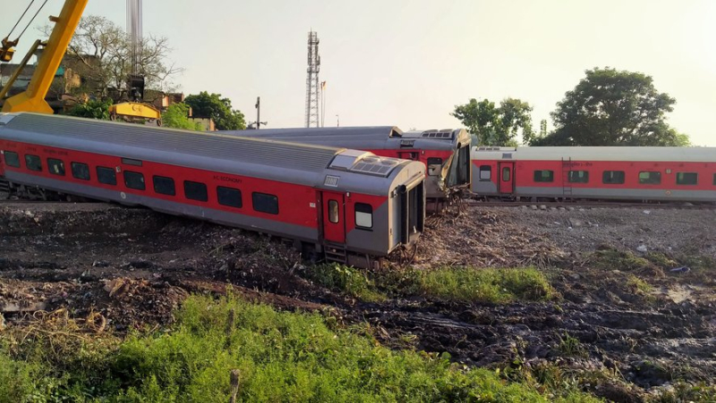 14 dead after train accident in India: driver was “distracted by a cricket match”
