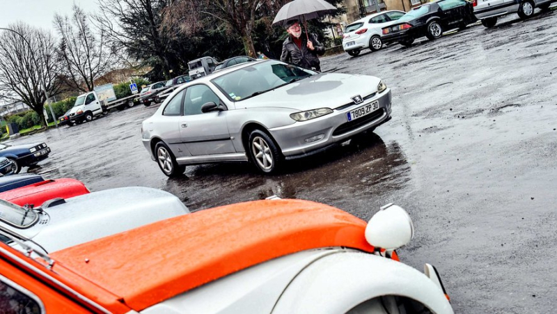 “Even when it rains, we’re there,” laugh the diehards of Cévennes & Cars