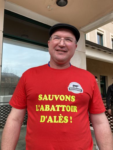 "Si l'abattoir d'Alès ferme, c'est la catastrophe" : les éleveurs du Gard mobilisés pour sa sauvegarde