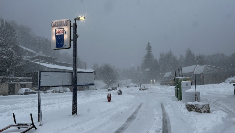 La neige a refait son apparition dans le Gard : déjà quinze centimètres sur l'Espérou