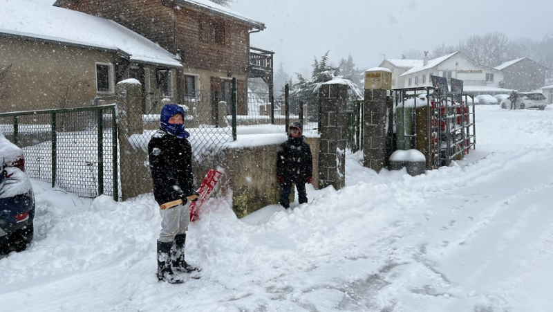 La neige a refait son apparition dans le Gard : déjà quinze centimètres sur l'Espérou