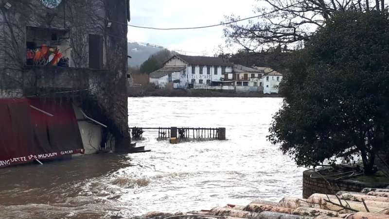 Bad weather: in Saint-Martin-d’Ardèche, the restaurants on the quay suffered the onslaught of the Ardèche