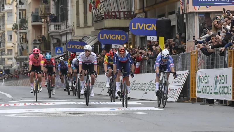 Cycling: Jasper Philipsen wins his first Milan-Sanremo sprint