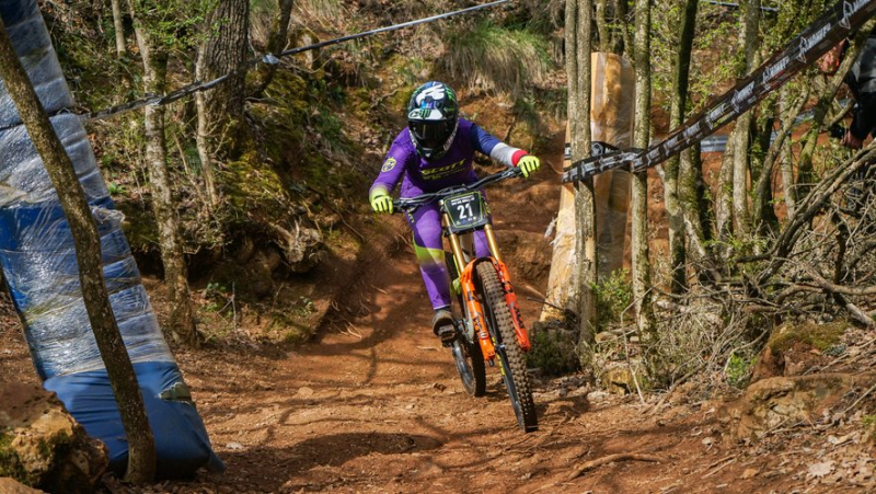 Monkey DH of Millau: Marine Cabirou and Max Alran win on the descent of the Viaduc