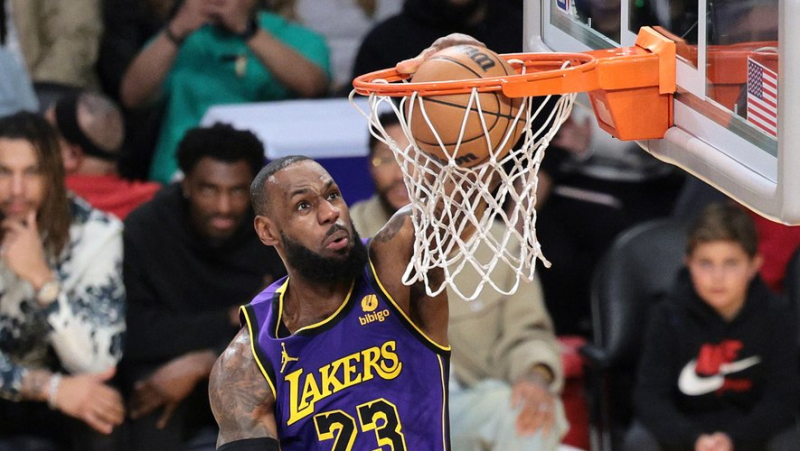 NBA: LeBron James passes the record milestone of 40,000 points and continues to climb