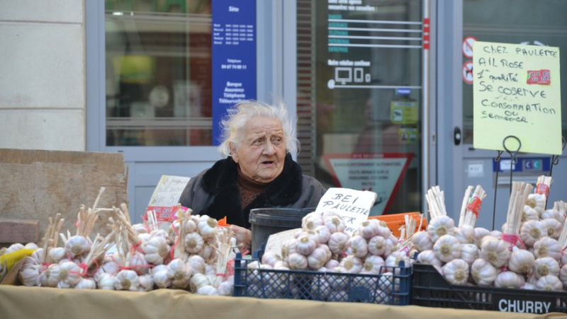 “Paulette, it’s a monument!” : at 79 years old, the garlic seller at the Sète market still faithful to the job