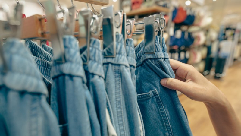 Chemicals, bacteria, viruses... why should you wash new clothes ?