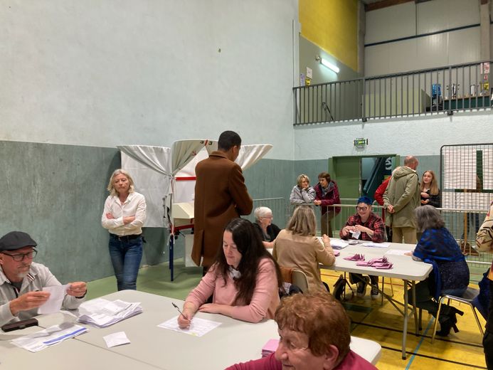 Pont-Saint-Esprit municipal by-election: high turnout, counting begins