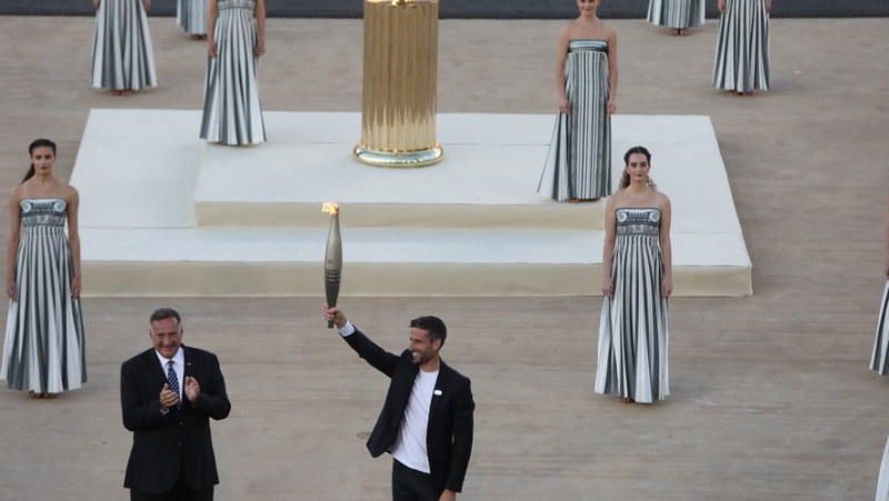VIDEO. Paris 2024 Olympic Games: the Olympic flame presented by Greece to Tony Estanguet and the French organizers