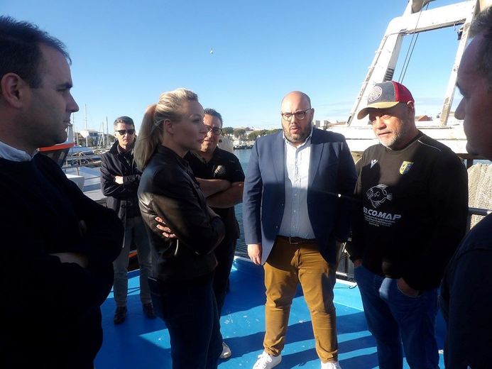 Elections européennes : la candidate de Reconquête Marion Maréchal à la rencontre des pêcheurs du Grau-du-Roi