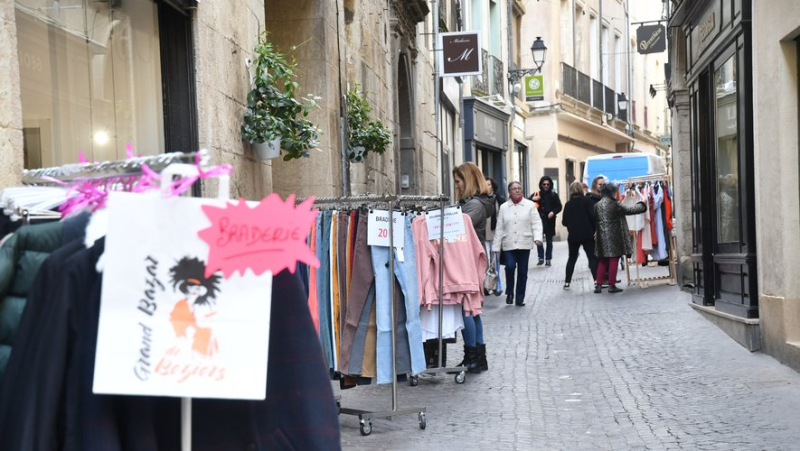 Béziers merchants and artisans sell off their stocks during a new Grand Bazaar