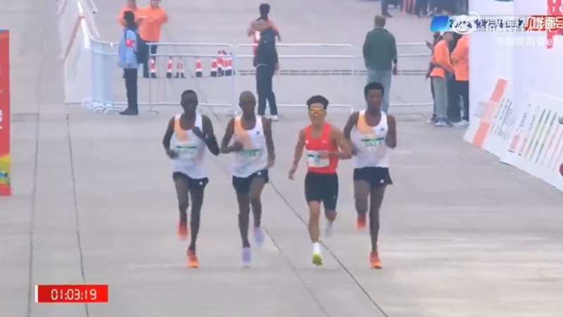 VIDEO. He overtakes two Kenyans and an Ethiopian in the final straight: suspicious victory for a Chinese at the Beijing half-marathon