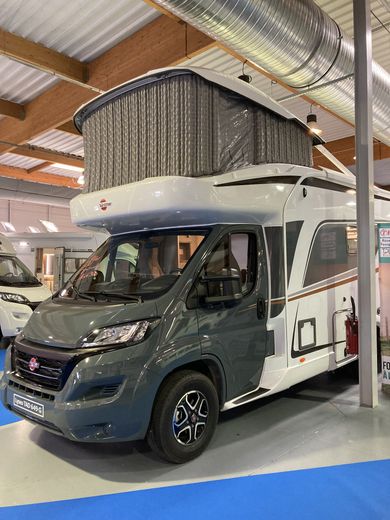 Vans and other motorhomes hold a show in Béziers