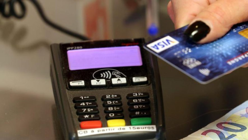In cafes and restaurants, why is the “suggested tip” on the credit card terminal a debate ?