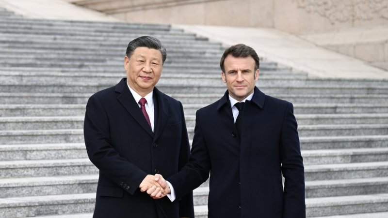 What are Xi Jinping and his wife Peng Liyuan doing in Occitania on May 7, alongside Emmanuel and Brigitte Macron ?