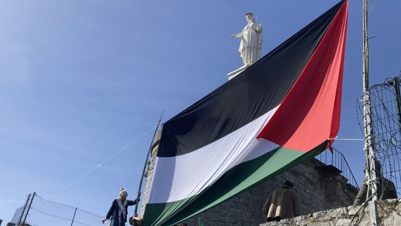 A giant flag of Palestine hoisted atop the Hermitage of Alès