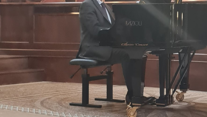 Piano concert in the courtroom of the Nîmes Court of Appeal