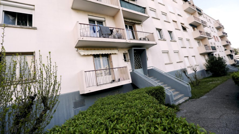 Une fillette de deux ans chute d’un balcon du troisième étage d’un immeuble à Alès, la grand-mère ivre en garde à vue