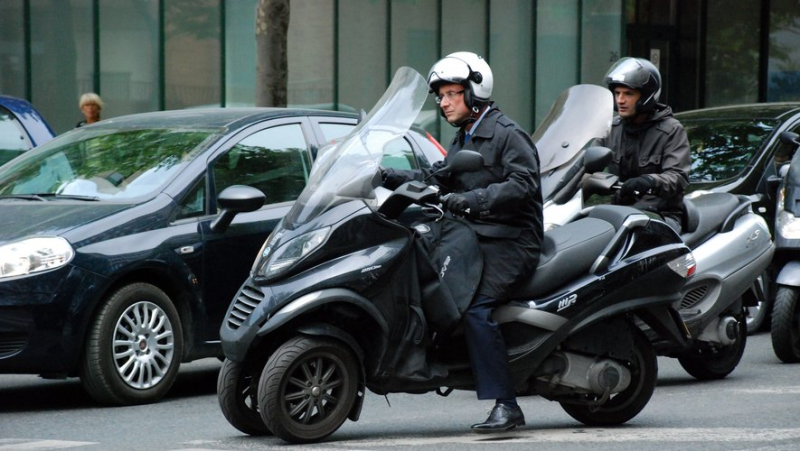 François Hollande&#39;s famous scooter put up for auction at the end of May: "All French people know what François Hollande did with this scooter", laughs its owner