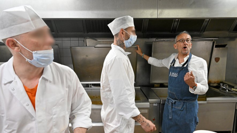 2-star chef Michel Portos in the kitchen with the inmates of Villeneuve-lès-Maguelone, for “generosity and transmission”
