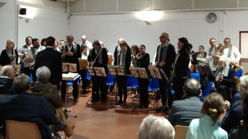The Bagnols-sur-Cèze orchestra Les Inséparables in concert at Pougnadoresse Saturday May 25
